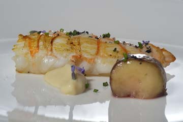 Foto Roasted crawfish with cauliflower cream
